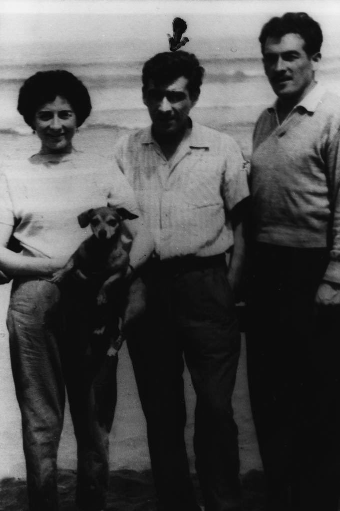 José Villagra junto a una pareja