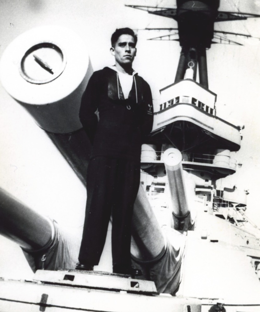 Newton Morales en la Armada