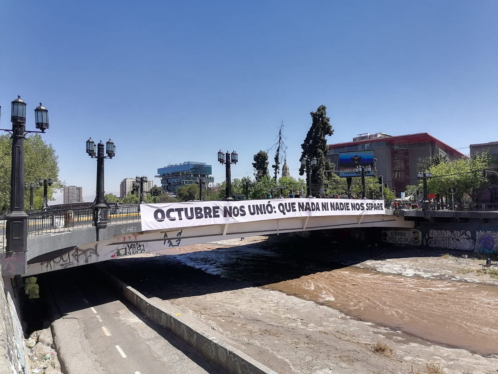 Pancarta puente impunidad