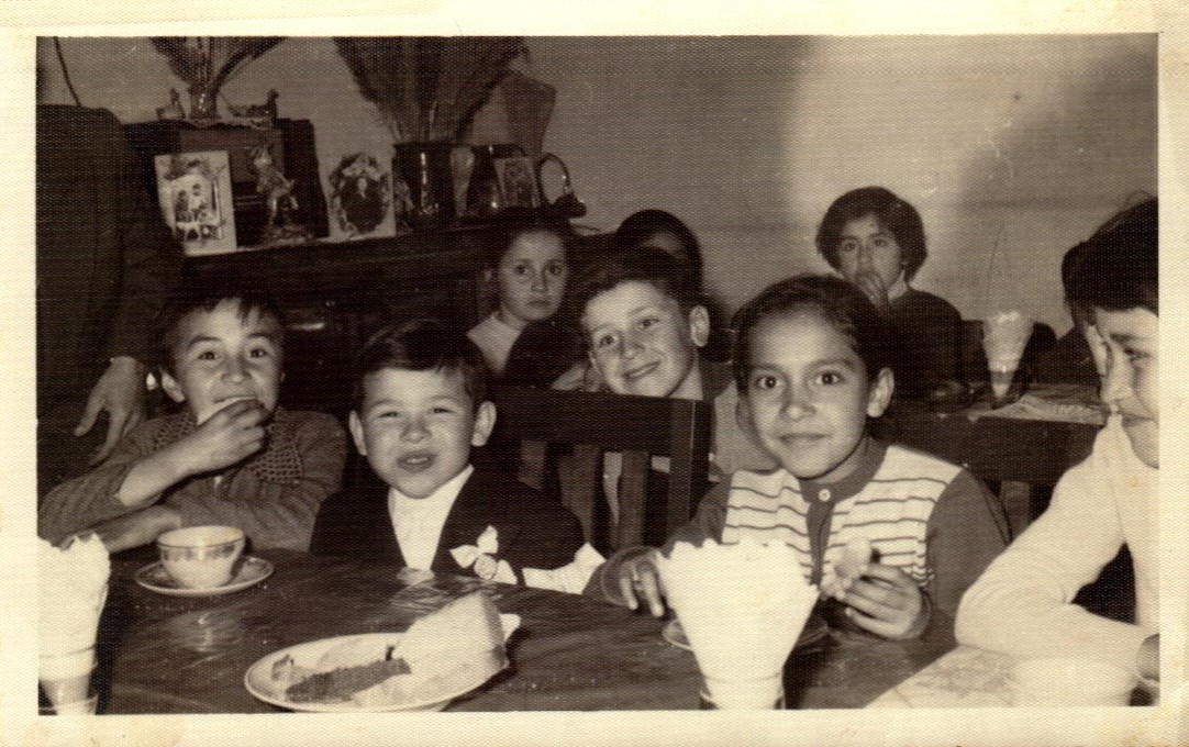 Gregorio junto a su familia y amigos Gregorio junto a su familia y amigos