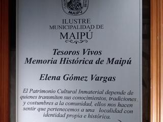 Placa de reconocimiento a Elena Gómez, madre de Rodolfo Espejo