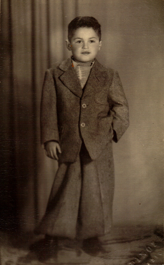 Juan Chacón a los siete años de edad