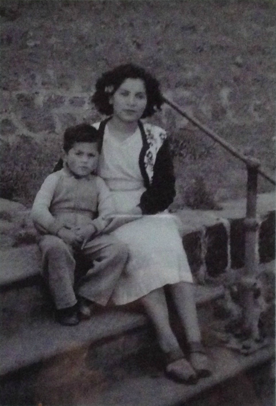 Juan Chacón con su madre