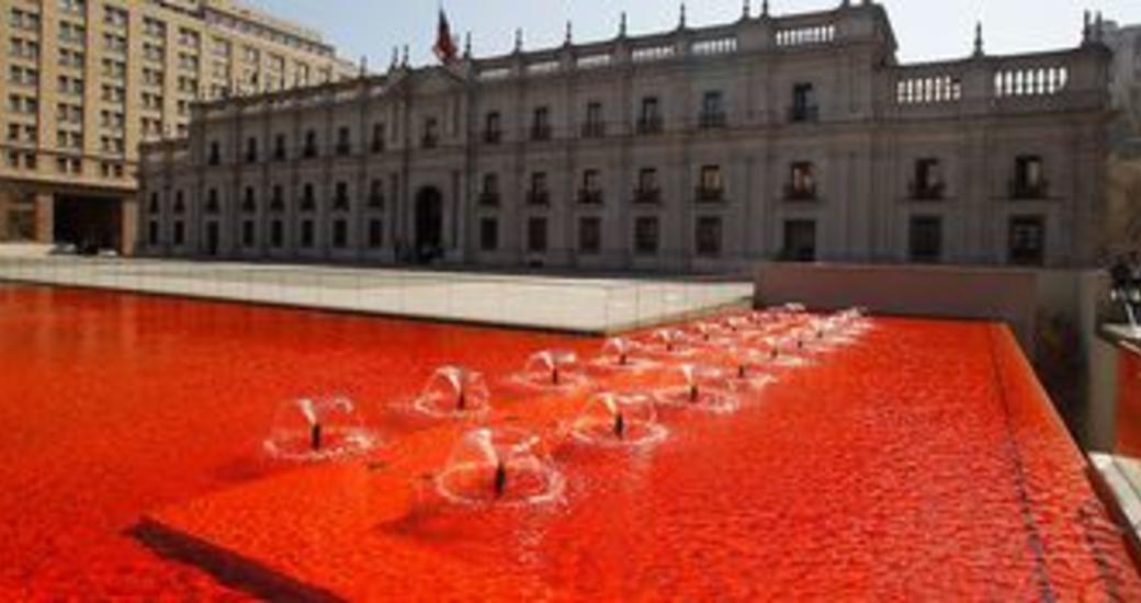 Acción de denuncia realizada en La Moneda / Foto: Agencia Uno